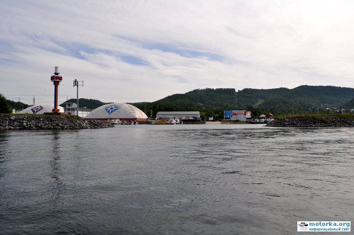 База МЧС в п. Никола. Вид с воды База МЧС в п. Никола. Вид с воды