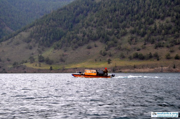 Надувной моторный катамаран на Байкале Надувной моторный катамаран на Байкале
