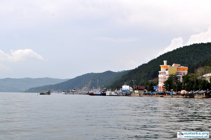 Катера в Листвянке Катера в Листвянке